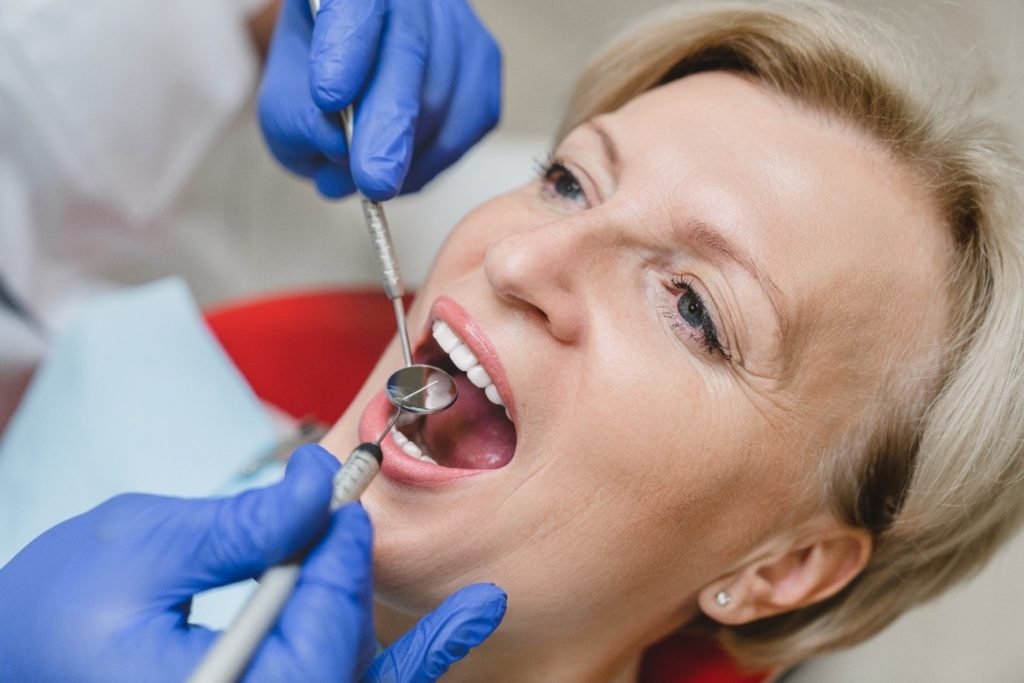 Consejos para mantener tu prótesis dental en buenas condiciones
