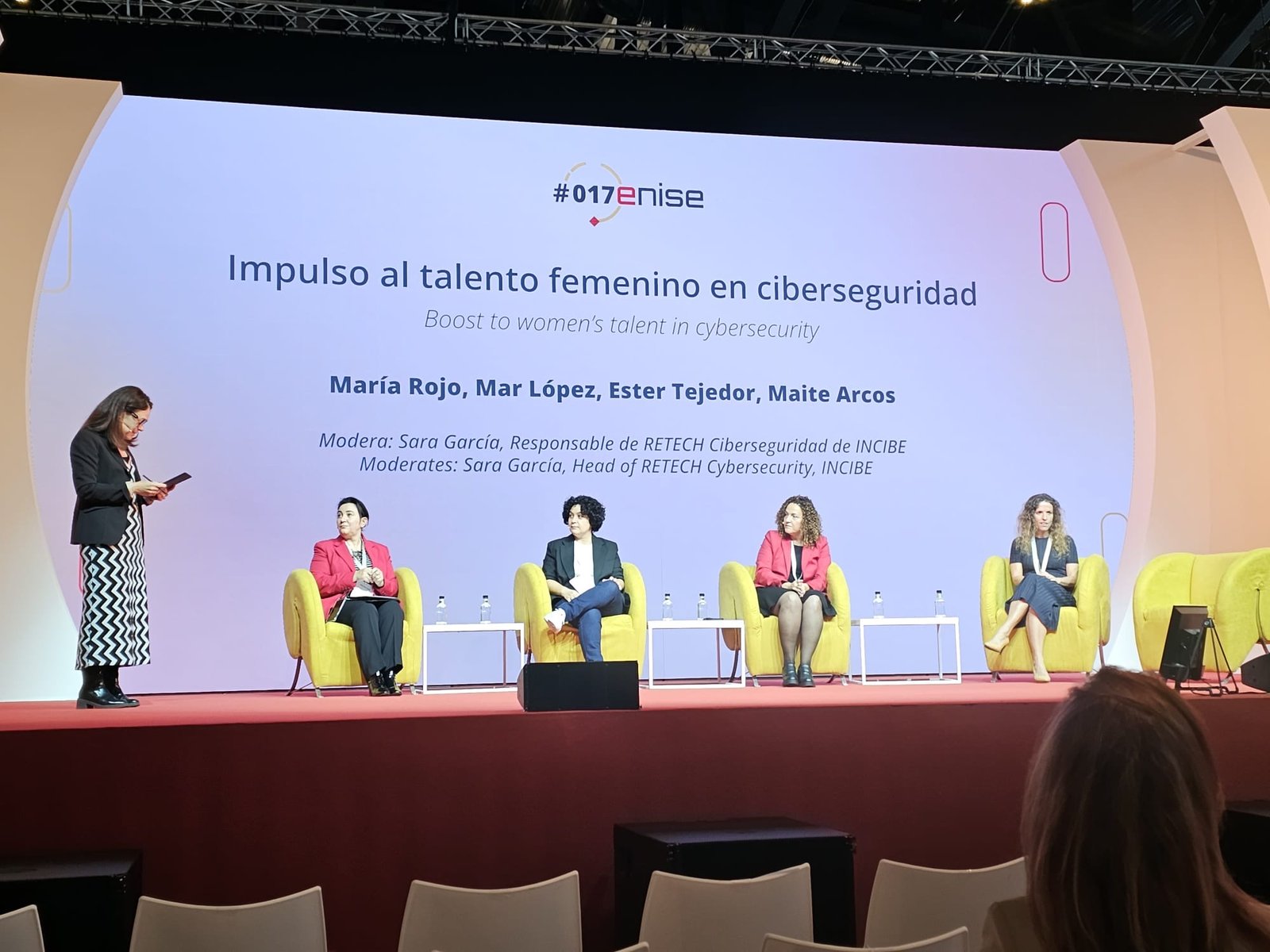 Charla sobre el talento femenino en ciberseguridad en el 17ENISE